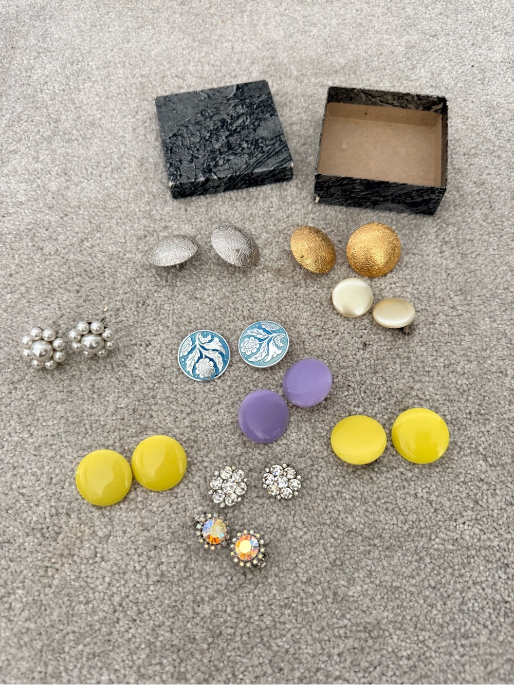 Set of 10 clip on earrings